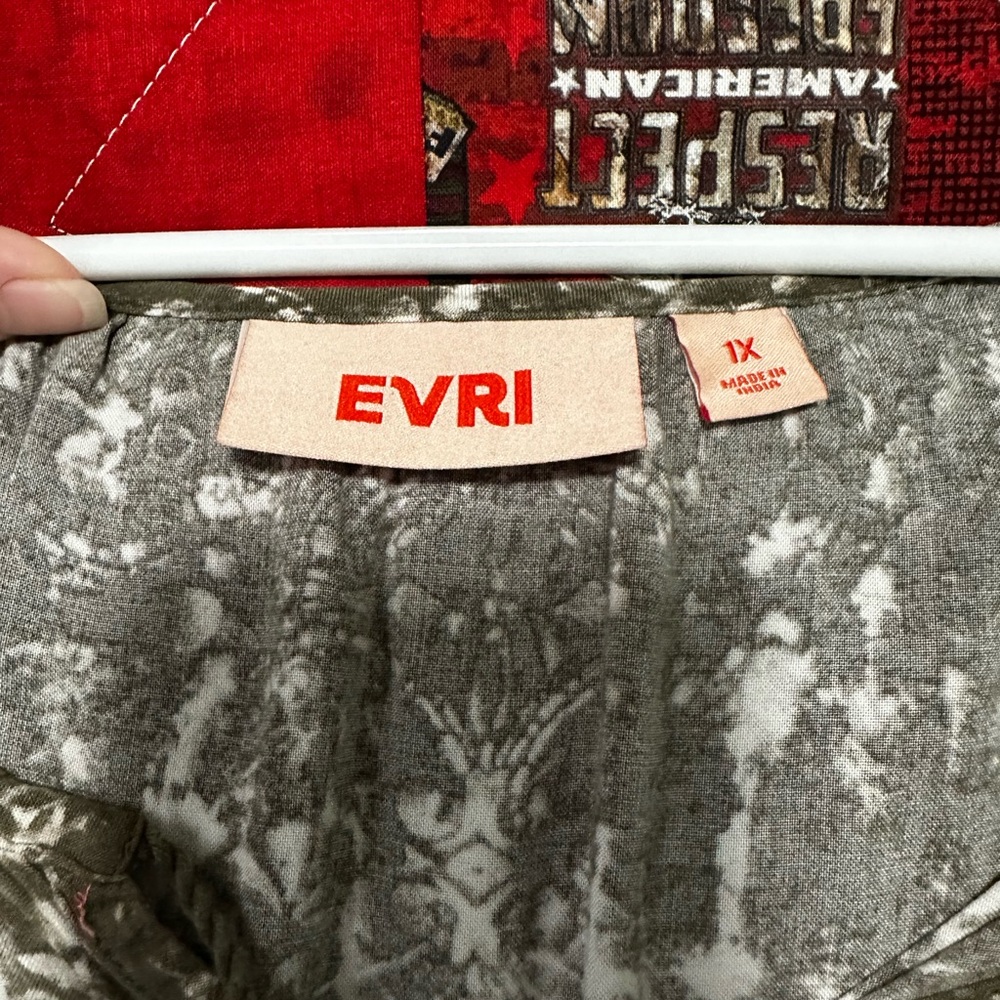 EVRI Green  and White  Blouse